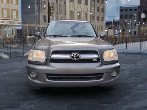 Used 2006 Toyota Sequoia SR5 image 3