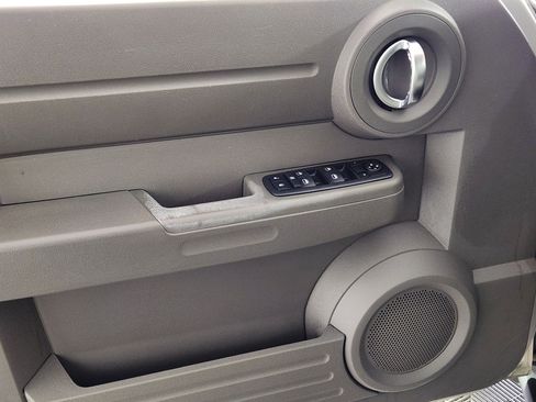 Used 2009 Dodge Nitro SE image 17