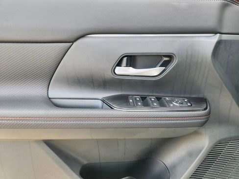 New 2025 Nissan Kicks SR image 17