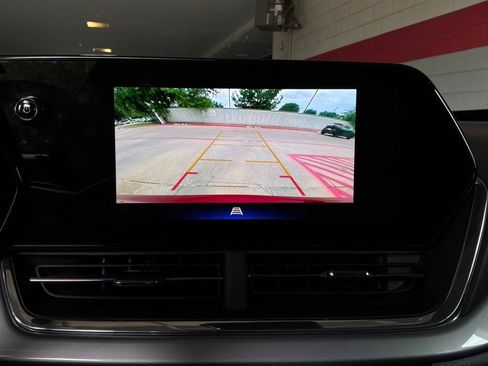 Used 2025 Chevrolet Trax LT FWD image 30