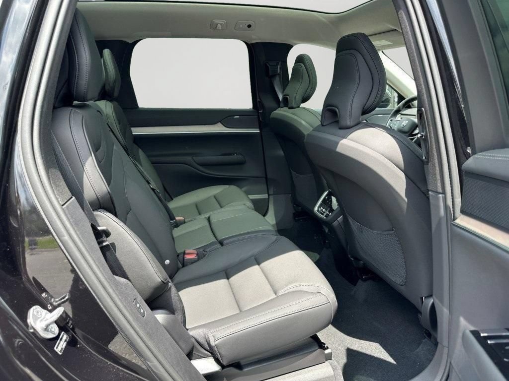 Certified 2025 Volvo EX90 Plus AWD/4WD image 12