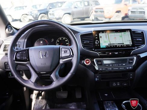 Used 2025 Honda Ridgeline Black Edition image 2