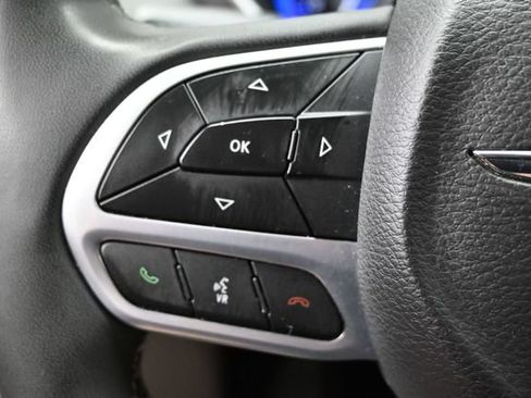 Certified 2024 Chrysler Pacifica Touring-L FWD image 28