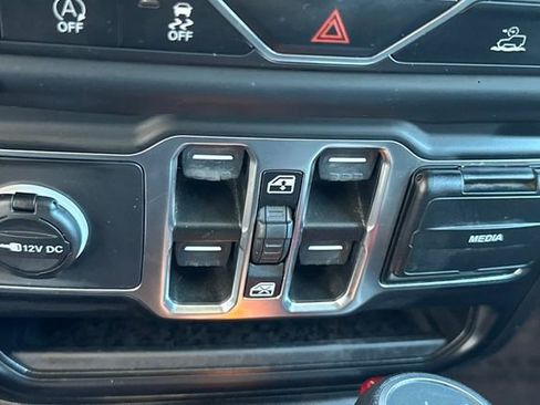 Used 2021 Jeep Wrangler Unlimited Sahara image 38