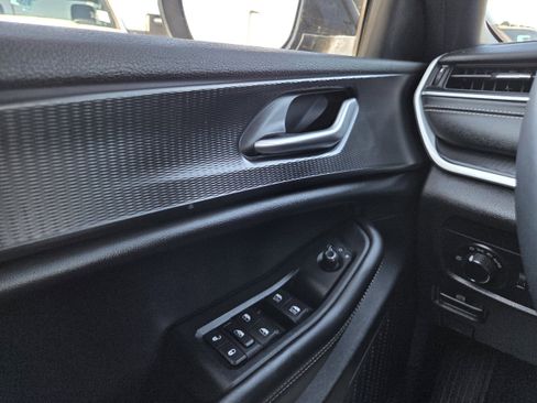 Used 2023 Jeep Grand Cherokee L Laredo image 35