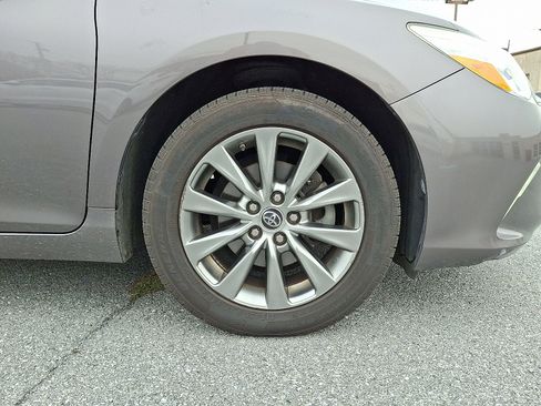 Used 2015 Toyota Camry XLE image 9