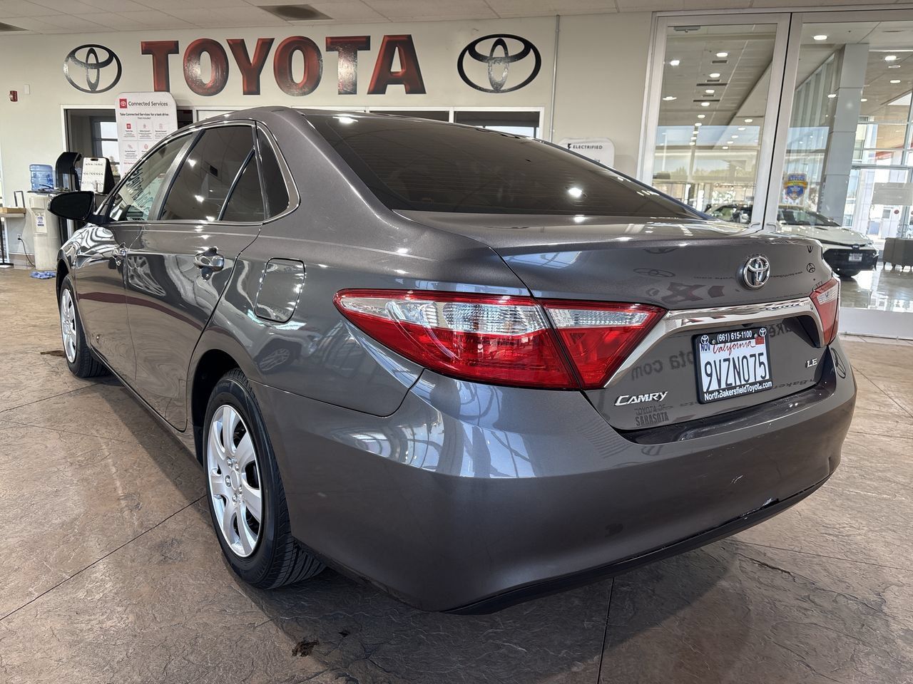 Used 2017 Toyota Camry LE FWD image 8