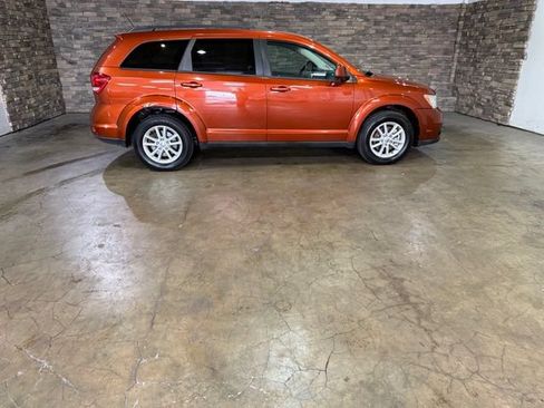 Used 2013 Dodge Journey SXT w/ Popular Equipment Group FWD image 4