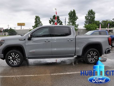 Used 2024 GMC Sierra 1500 AT4 w/ Technology Package AWD/4WD image 2