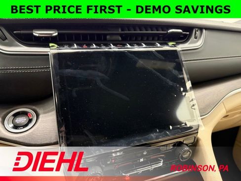 New 2025 Jeep Grand Cherokee L Limited w/ Black Appearance Package image 32