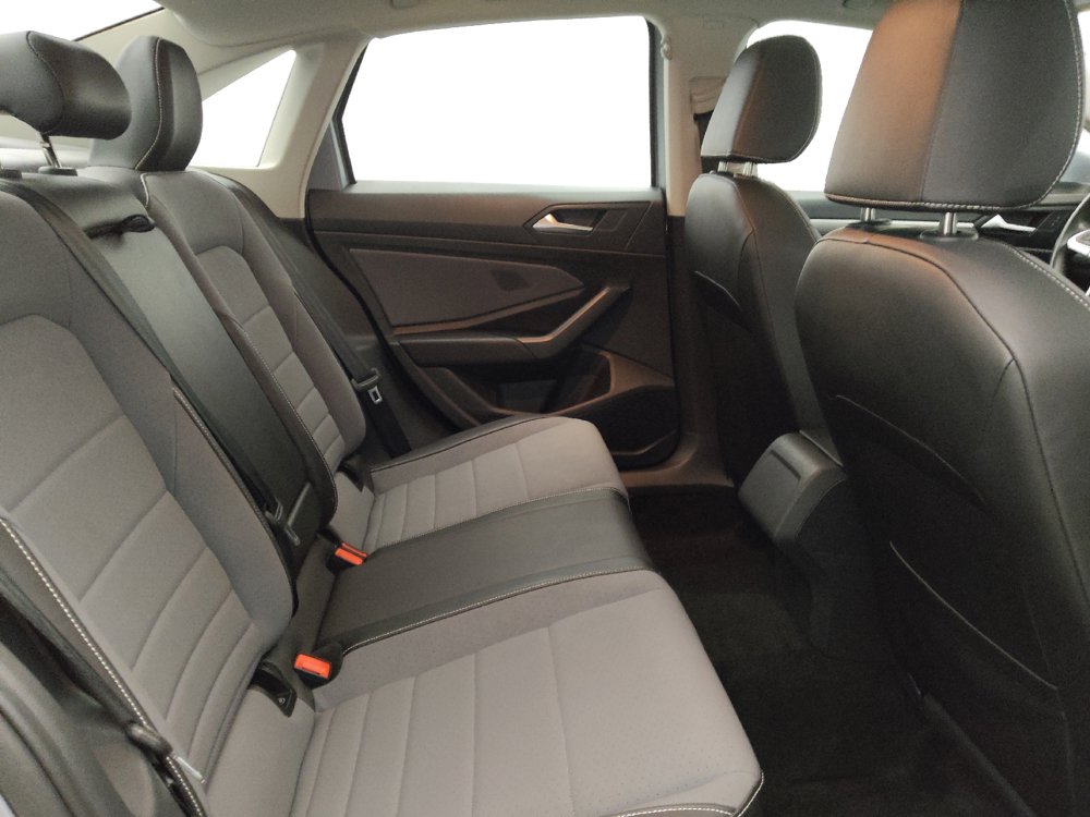 Used 2025 Volkswagen Jetta SE FWD image 19