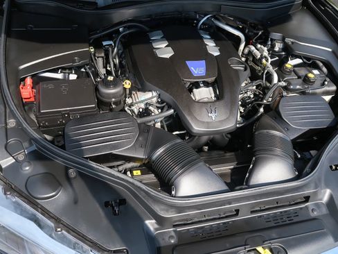 Used 2017 Maserati Levante w/ Luxury Package image 43