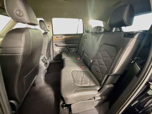 Used 2026 Volkswagen Atlas SE FWD image 25