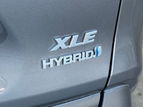 Used 2023 Toyota RAV4 XLE Premium image 18