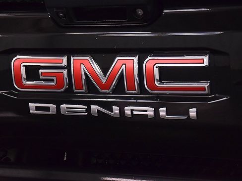 Used 2023 GMC Canyon Denali image 12