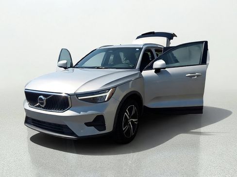 Used 2023 Volvo XC40 B5 Core AWD/4WD image 11
