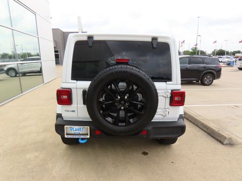 Used 2024 Jeep Wrangler Sahara w/ Safety Group image 13