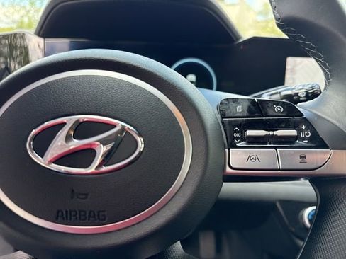 Used 2023 Hyundai Elantra SEL w/ Convenience Package FWD image 33