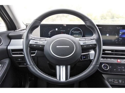 Used 2025 Hyundai Sonata SEL FWD image 17