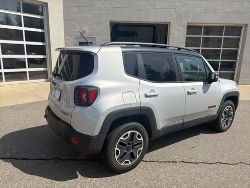 Used 2016 Jeep Renegade Trailhawk AWD/4WD image 4