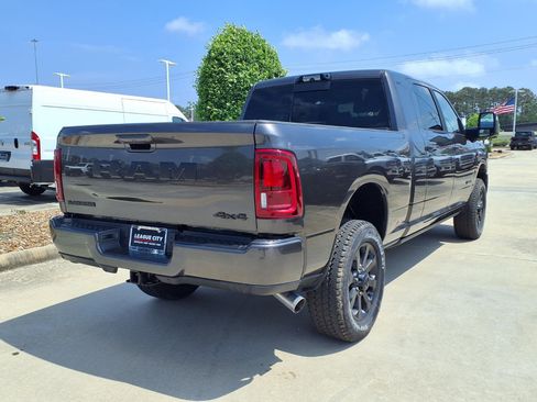 New 2026 RAM 2500 Laramie AWD/4WD image 4