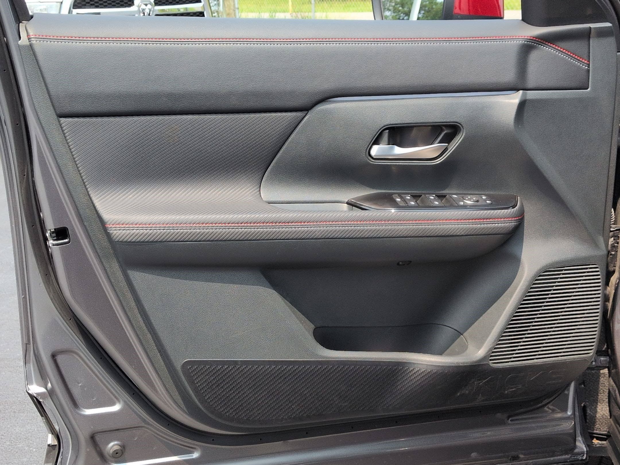 Used 2025 Nissan Kicks SR w/ Illumination Package FWD image 12