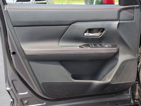 Used 2025 Nissan Kicks SR w/ Illumination Package FWD image 12