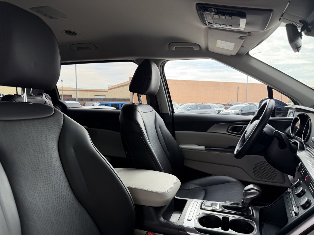 Used 2024 Kia Carnival LX FWD image 43