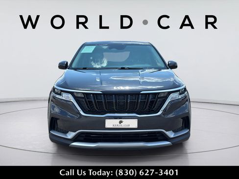 Used 2023 Kia Carnival LX FWD image 17
