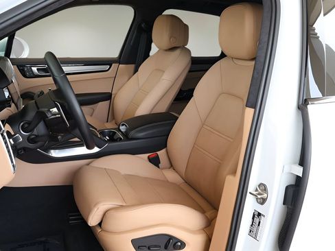 Used 2023 Porsche Cayenne Turbo AWD/4WD image 12