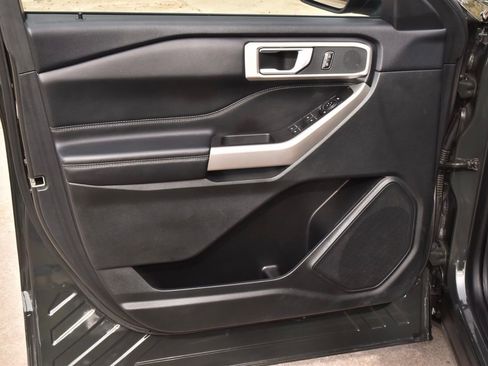 Used 2023 Ford Explorer XLT w/ Equipment Group 202A image 29