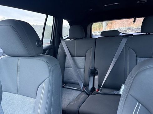 Used 2025 GMC Acadia Elevation image 16