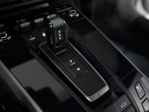 Certified 2024 Porsche 911 Carrera RWD image 29