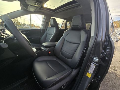 Used 2025 Toyota RAV4 XLE Premium image 11