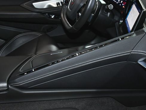 Used 2024 Chevrolet Corvette Stingray Convertible RWD image 46