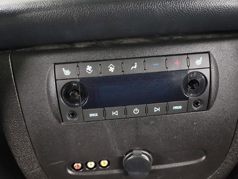 Used 2014 Chevrolet Suburban LTZ image 17