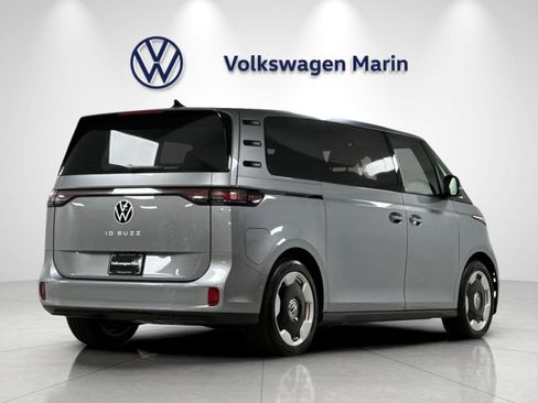 New 2025 Volkswagen ID. Buzz Pro S RWD image 5