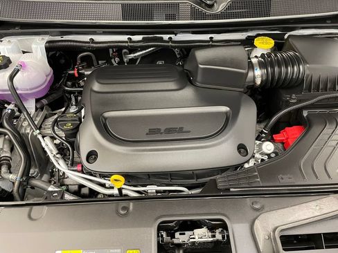 New 2027 Chrysler Pacifica Select FWD image 17