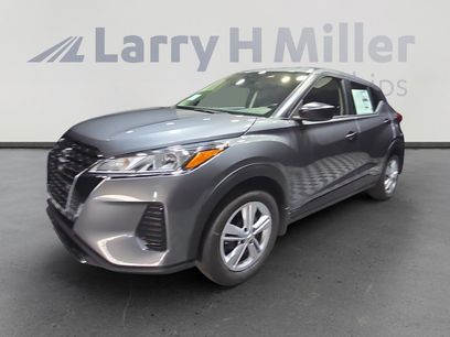 New 2025 Nissan Kicks S