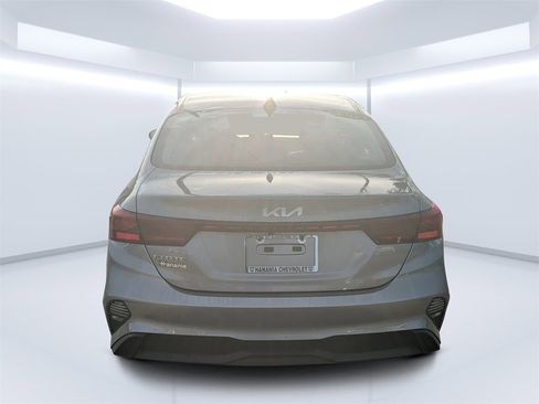Used 2023 Kia Forte LXS w/ LXS Technology Package image 4