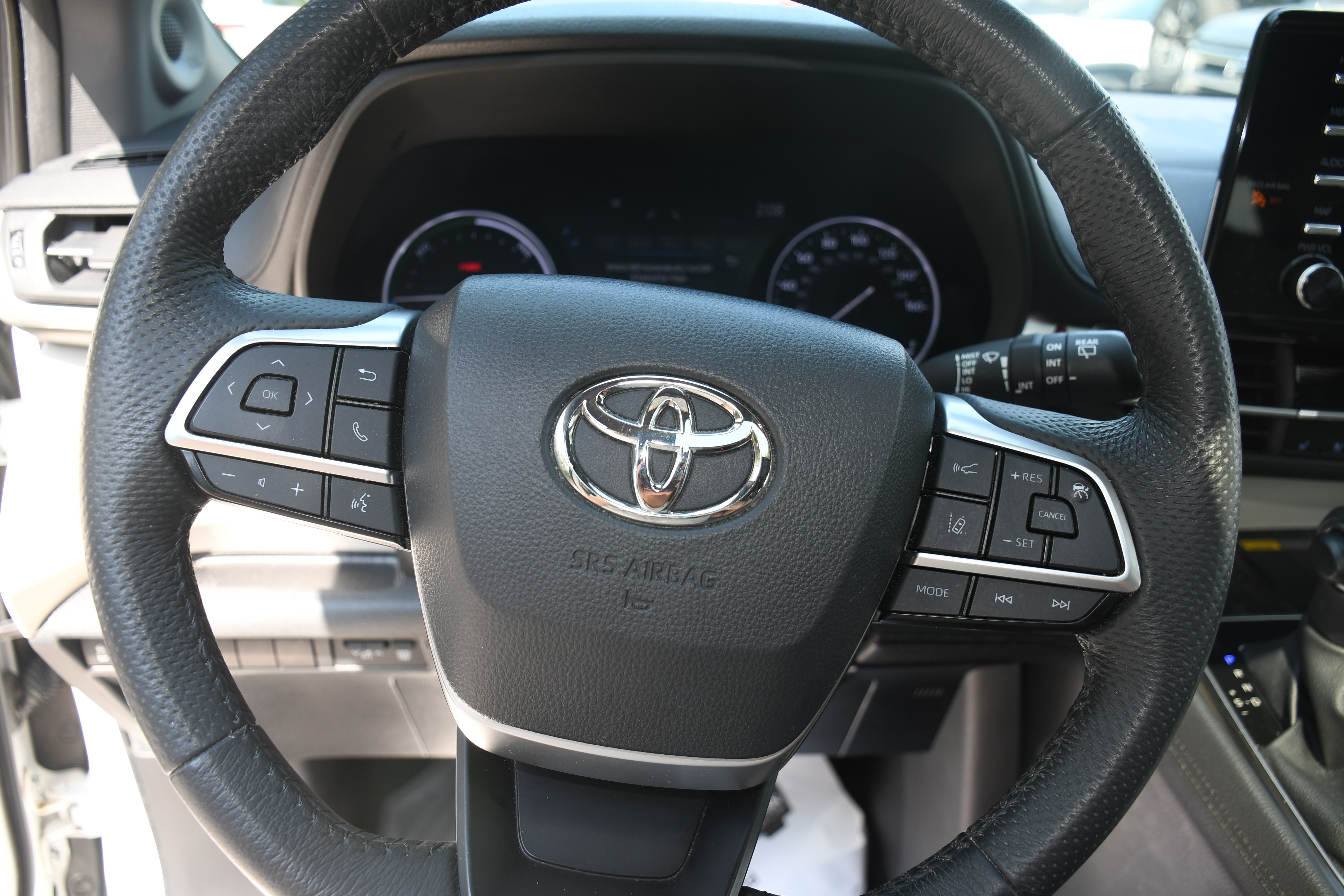 Certified 2024 Toyota Sienna Limited FWD image 14