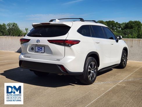 Used 2022 Toyota Highlander XLE image 6
