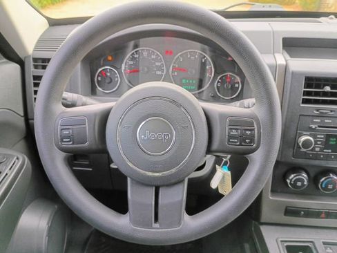 Used 2012 Jeep Liberty Sport image 37
