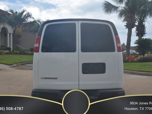 Used 2020 Chevrolet Express 3500 Extended w/ Driver Convenience Package RWD image 7