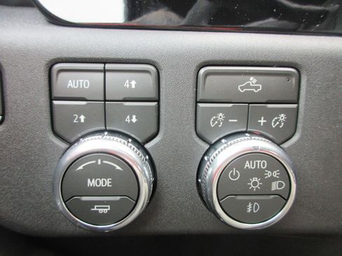 New 2026 GMC Sierra 3500 SLE w/ SLE Value Package AWD/4WD image 16