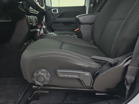 Used 2019 Jeep Wrangler Unlimited Sahara w/ Safety Group image 28