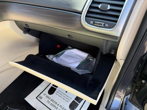 Used 2020 Jeep Grand Cherokee Laredo w/ 18" Wheel & 8.4" Radio Group AWD/4WD image 21