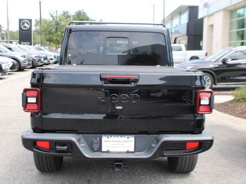 Used 2021 Jeep Gladiator Overland image 11