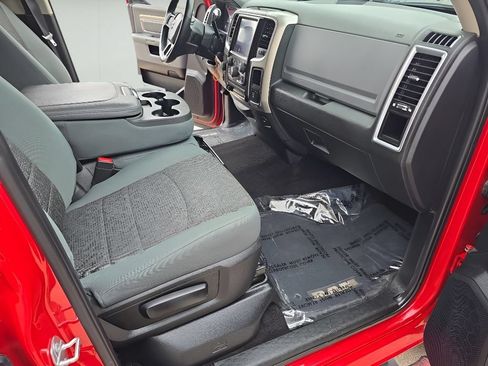 Used 2018 RAM 2500 SLT w/ Luxury Group AWD/4WD image 11