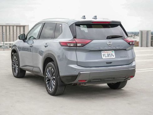 Used 2025 Nissan Rogue SL w/ Tech Package AWD/4WD image 10